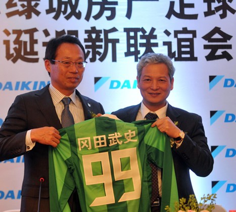Takeshi Okada, avec le Hangzhou Greentown.