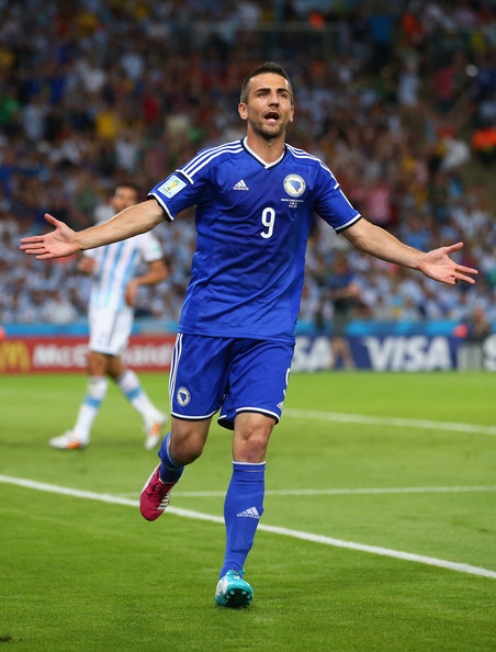 Fichier:Vedad+Ibisevic+Argentina+v+Bosnia+Herzegovina+KHrQpbFzDmGl.jpg