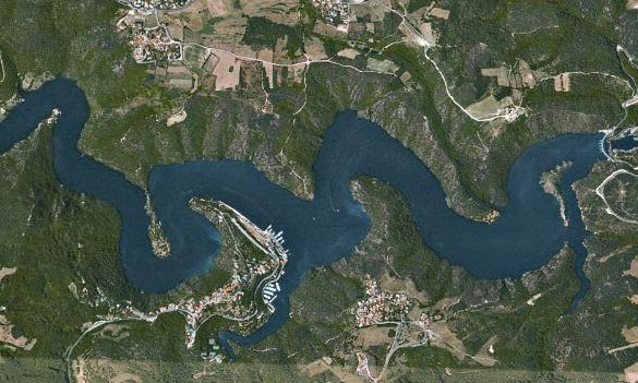 Vue satellite du Lac St-Laurent à l'est dans la vallée du St-Laurent.