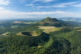 La Chaîne des Volcans de Génésie