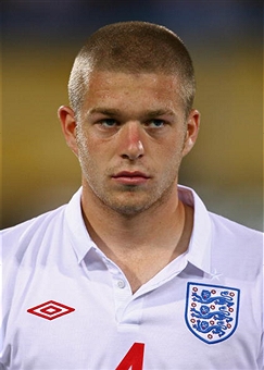 Adam Clayton, avec l'Angleterre