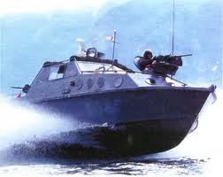 Bateau à fond plat d'intervention rapide