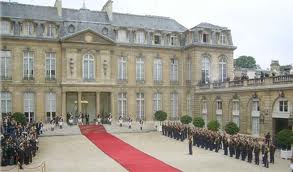 Céremonie devant le palais de la république
